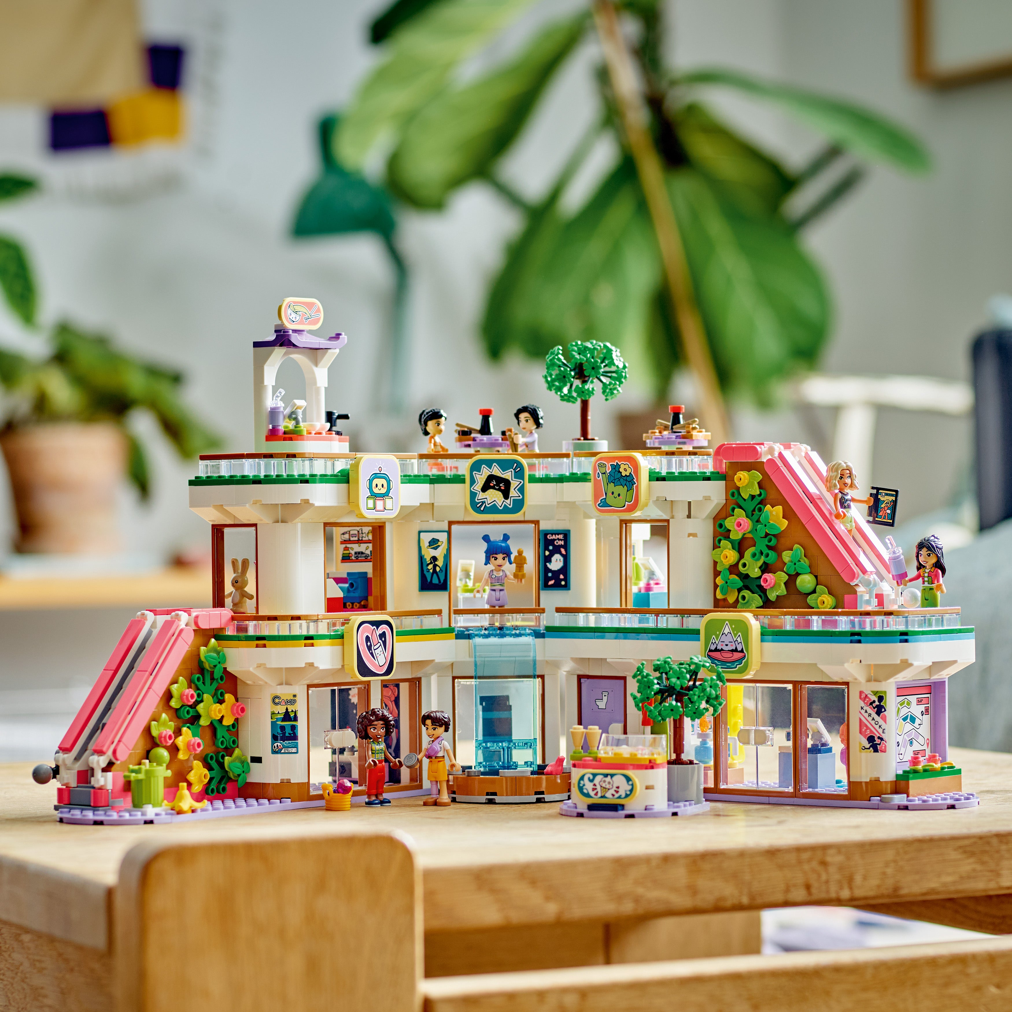Lego 42604 Heartlake City Shopping Mall