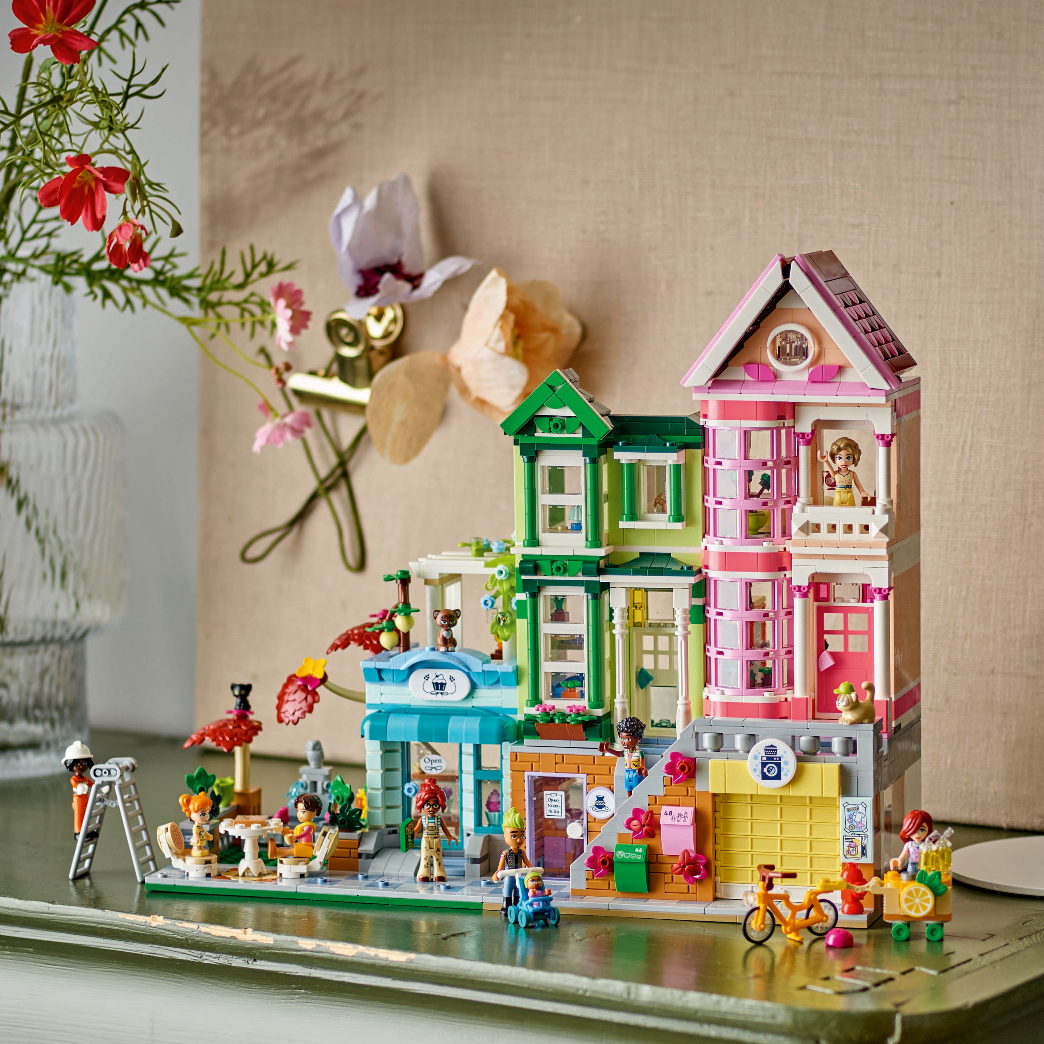 LEGO Friends 42670 Heartlake City Apartments and Stores