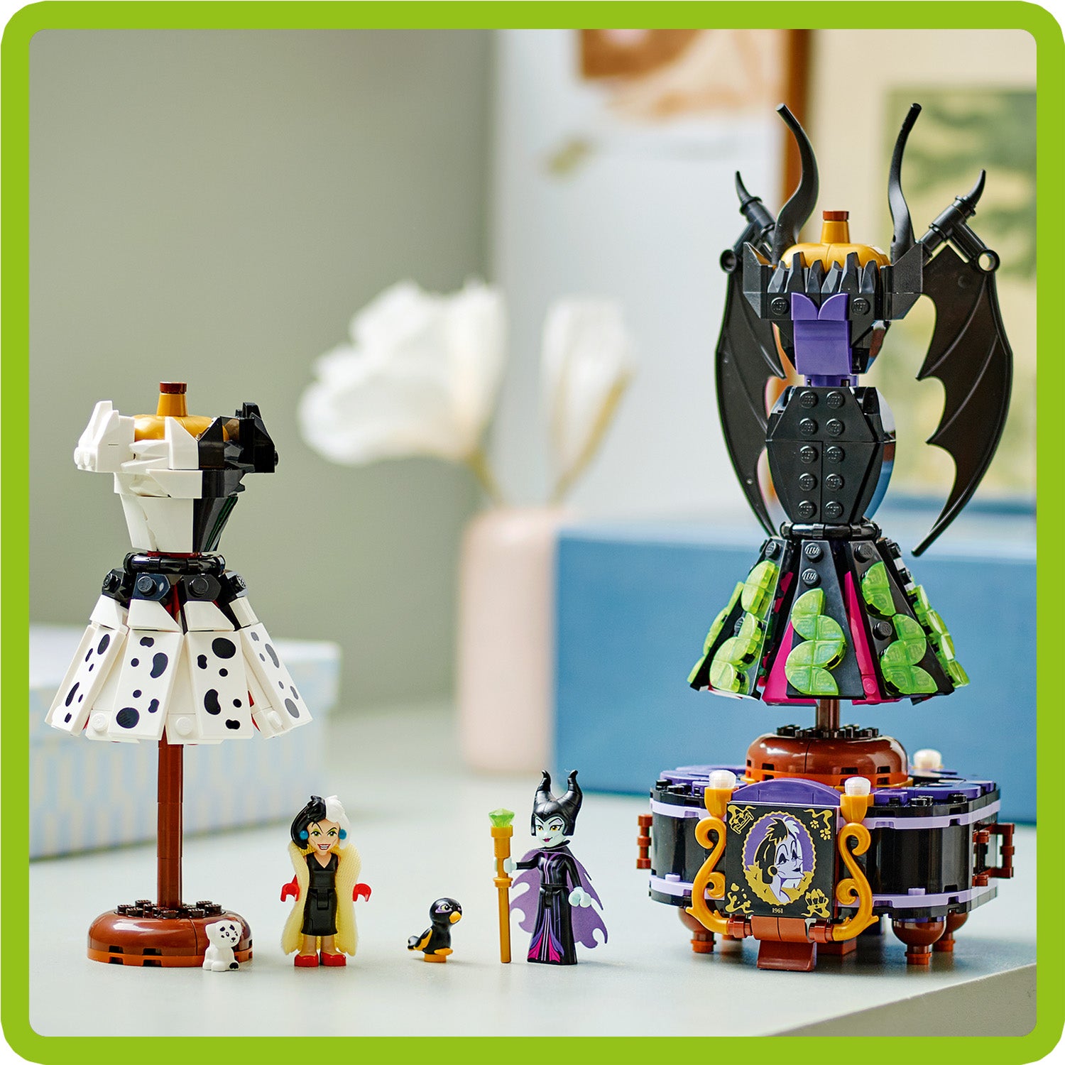 Lego 43262 Maleficents and Cruella De Vils Dresses