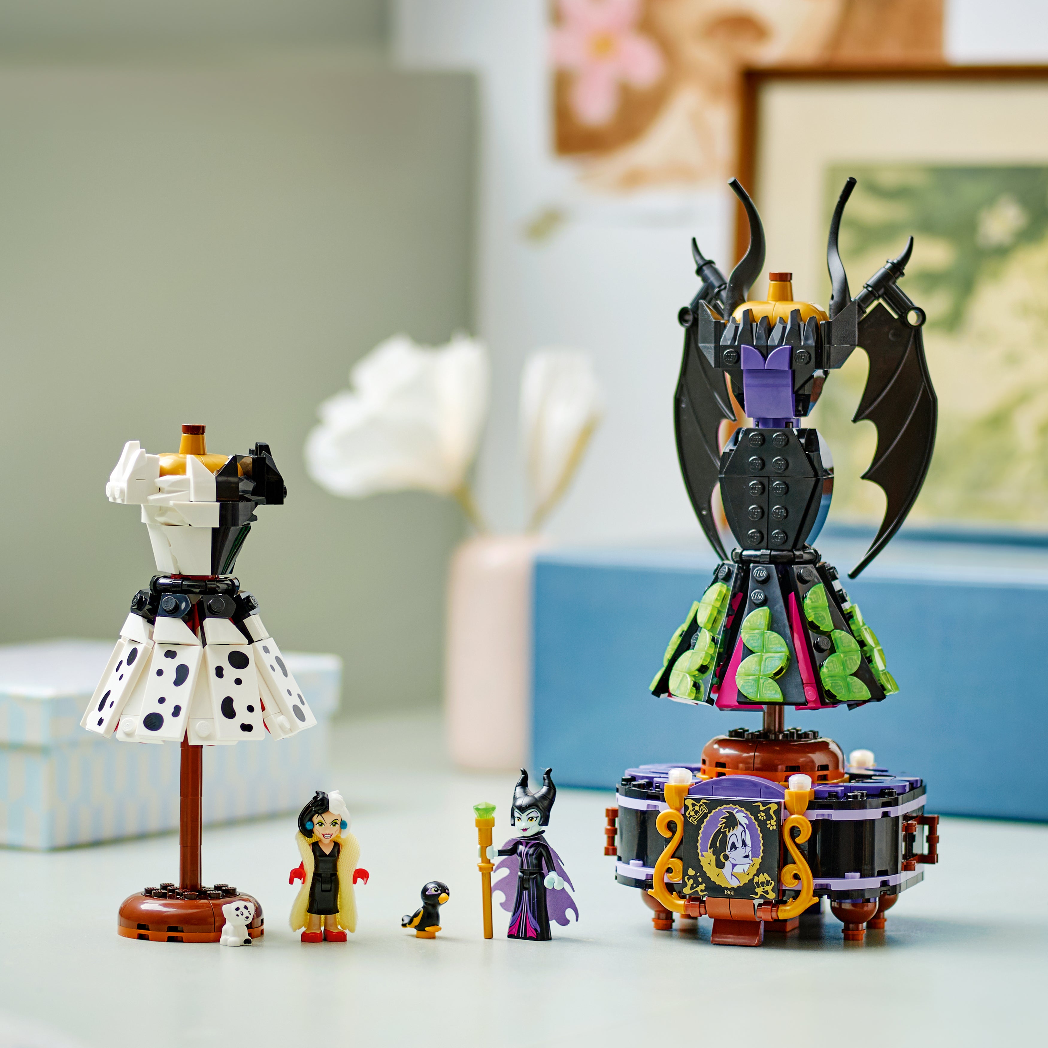 Lego 43262 Maleficents and Cruella De Vils Dresses