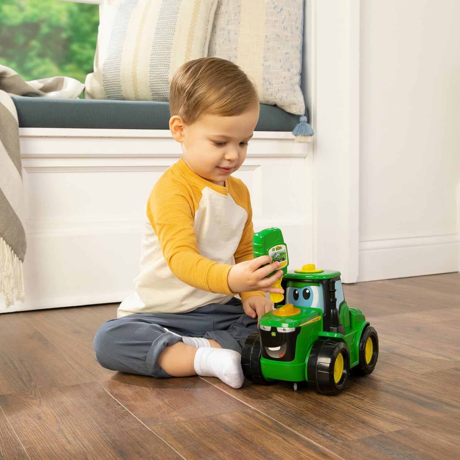 Tomy John Deere Key n Go Johnny Tractor