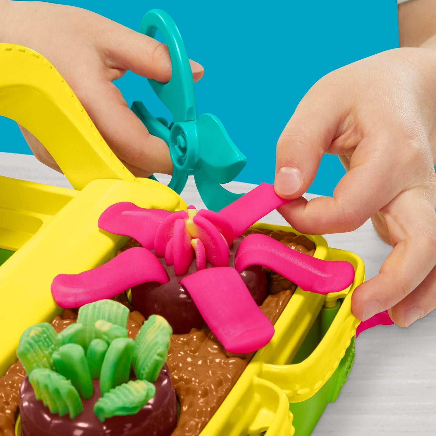 Play-Doh Blooming Flowers Playset