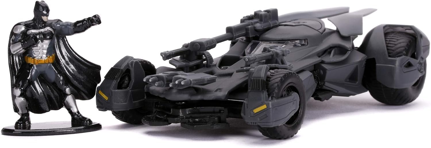 Jada Justice League Batman Batmobile & Figure 1:32 Scale Die Cast Model