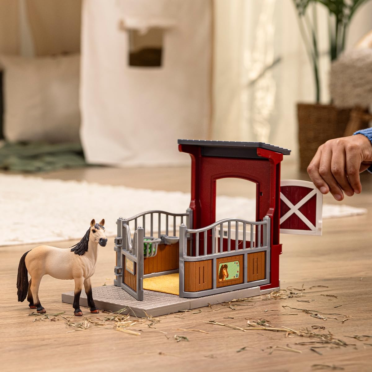 Schleich Horse Club: Pony Box with Mustang Merrie