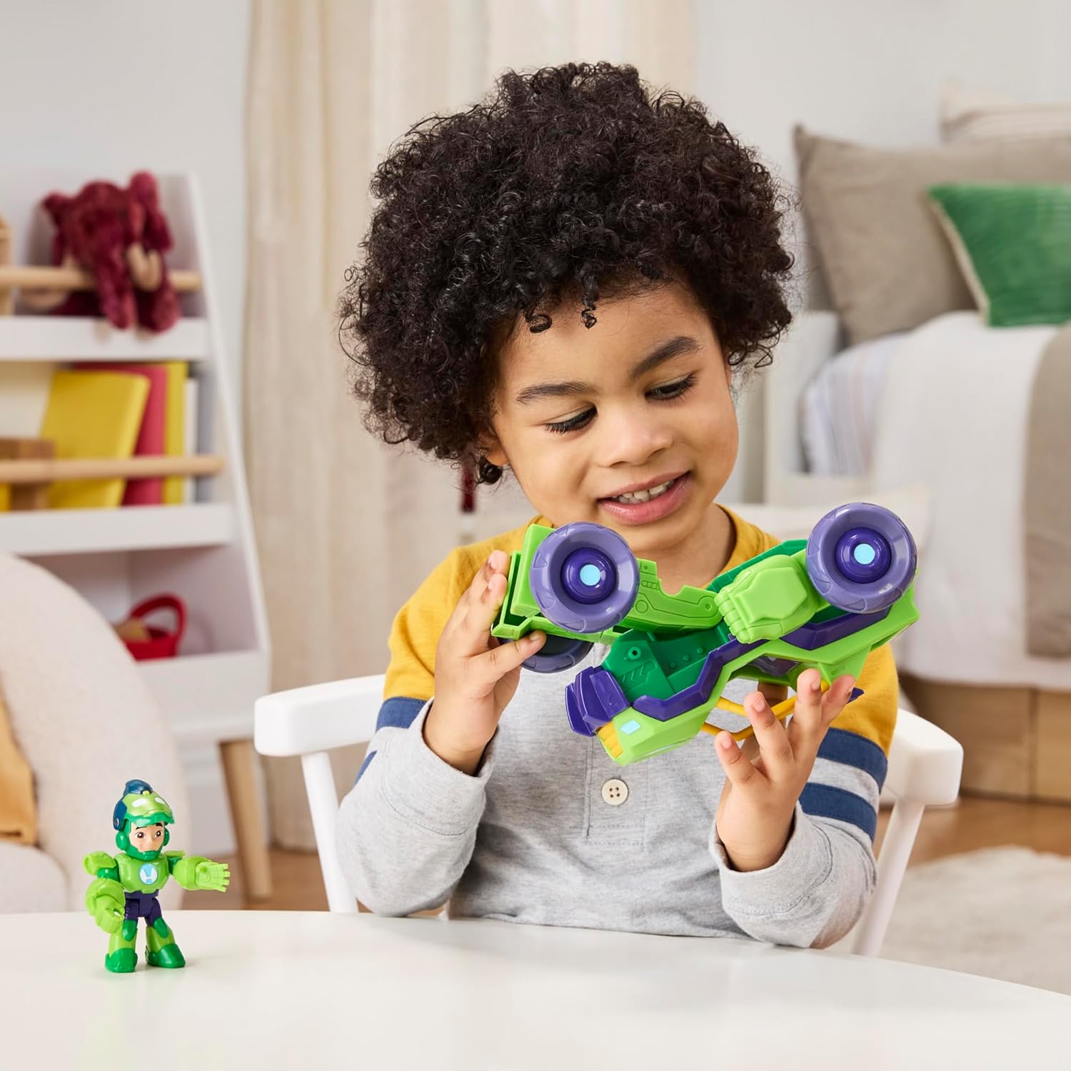 Iron Man and his Awesome Friends Figure & Vehicle 2-In-1 Mech Suit IronHeart Pack