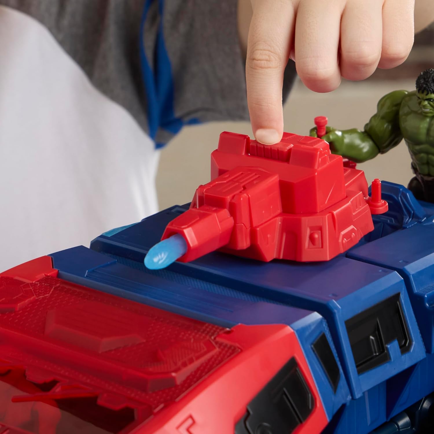 Spiderman Brand New Day Ultimate Web Breaker 2-in-1 Chompin Tank