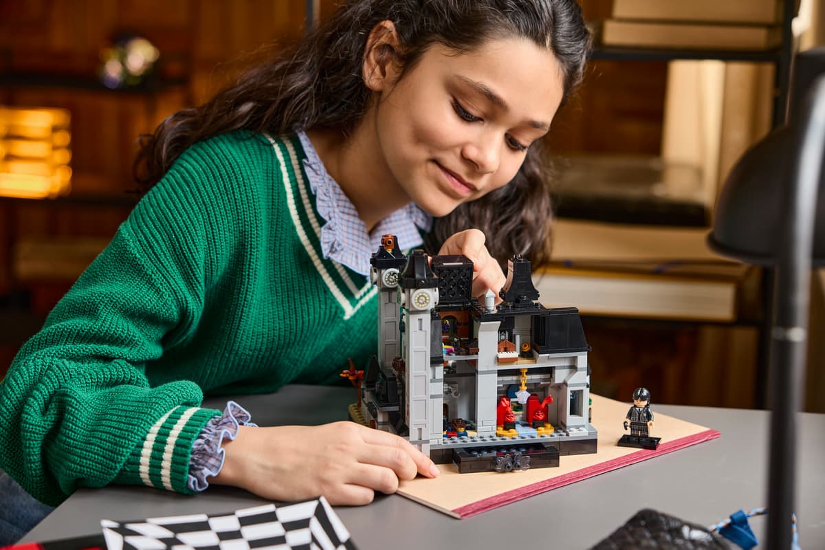 LEGO 76788 Wednesday Nevermore Academy