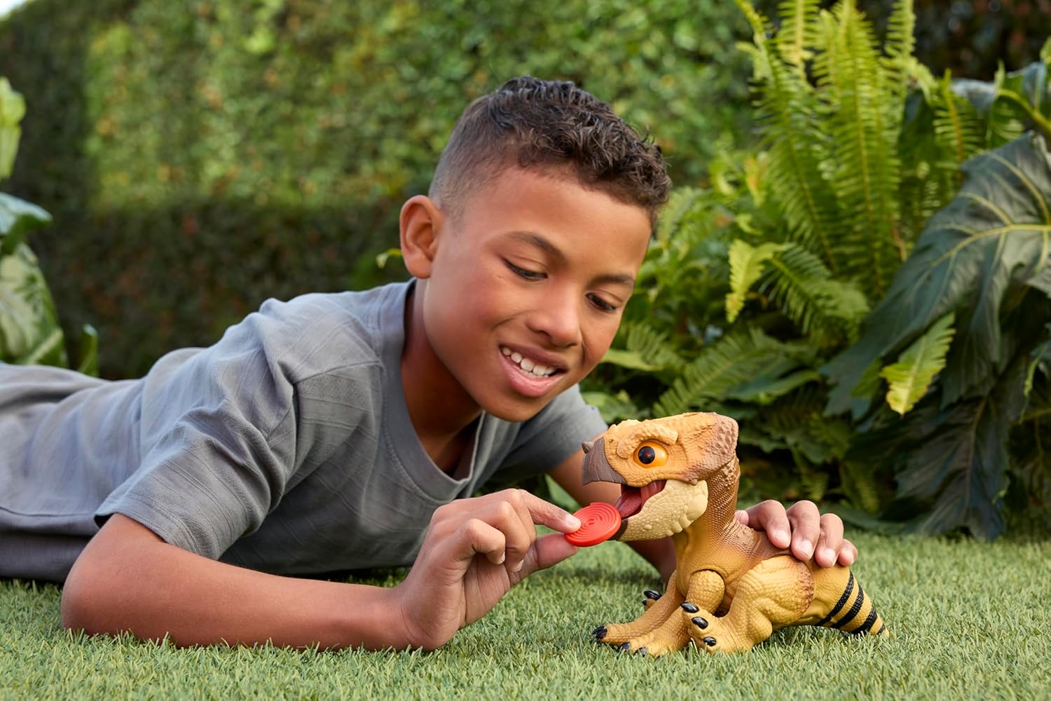 Jurassic World Rebirth - Train 'N Tame Aquilops Dinosaur Action Figure