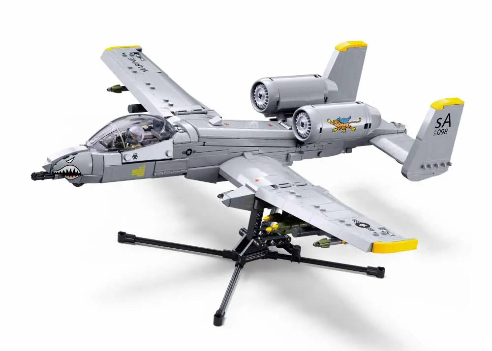 Sluban A10CS WarthogAircraft 701 Piece Set