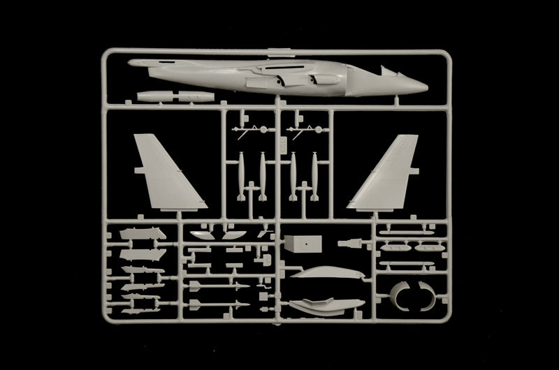 Italeri AV-8B Harrier Jump Jet 1:72 Scale Kit