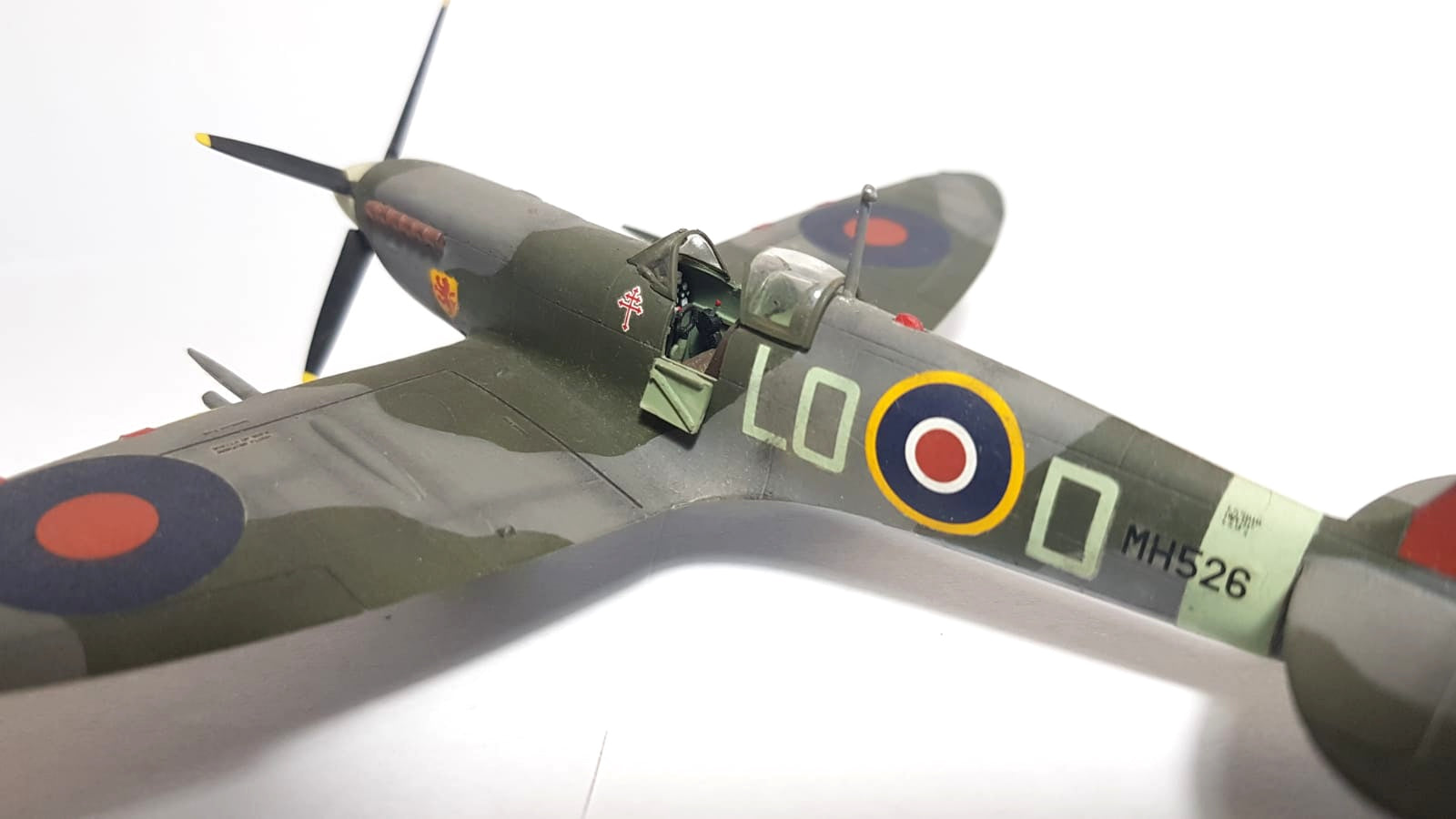 Italeri Submarine Spitfire MK9 Fighter