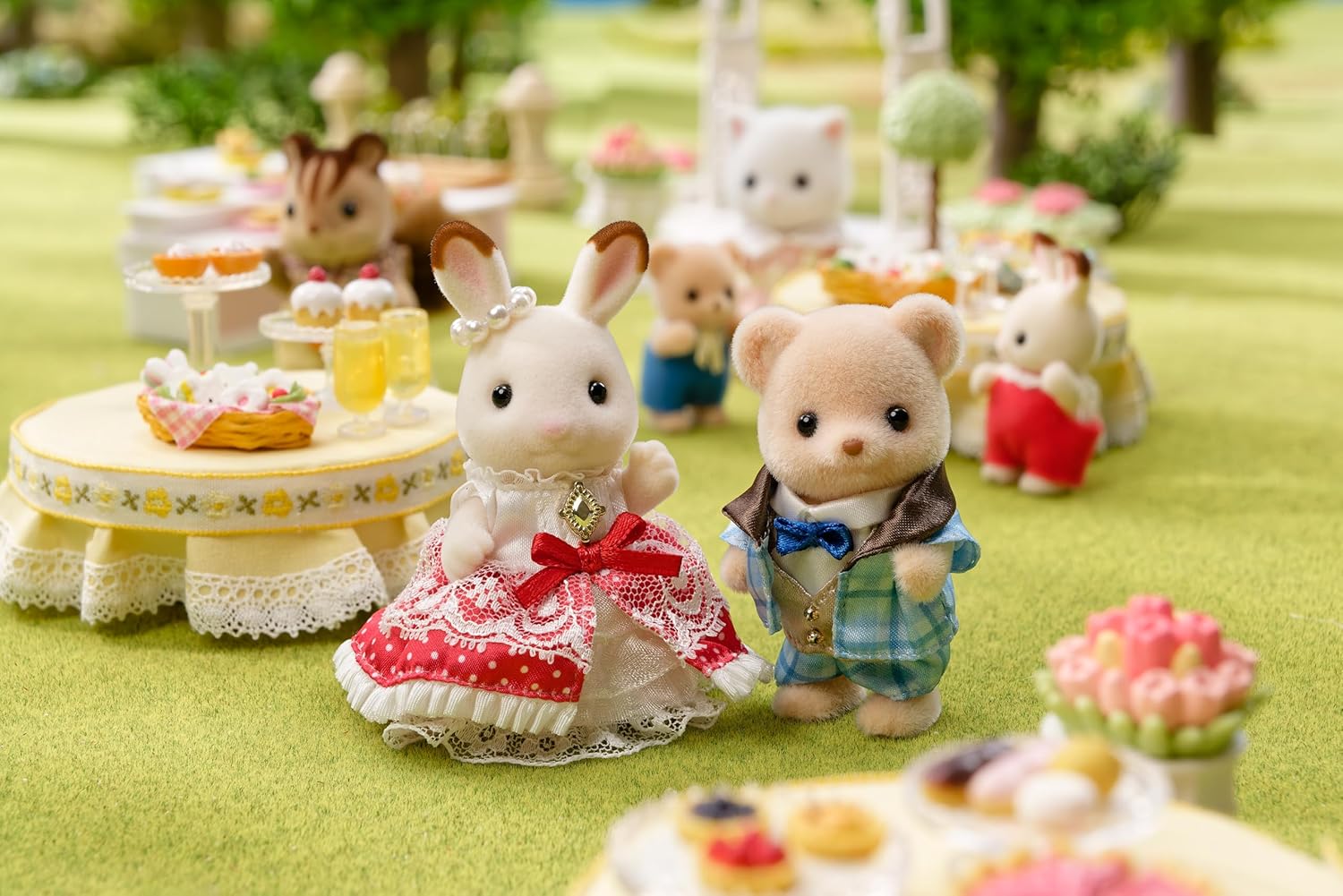 Sylvanian Families Anniversary Friends Set Freya & Theo