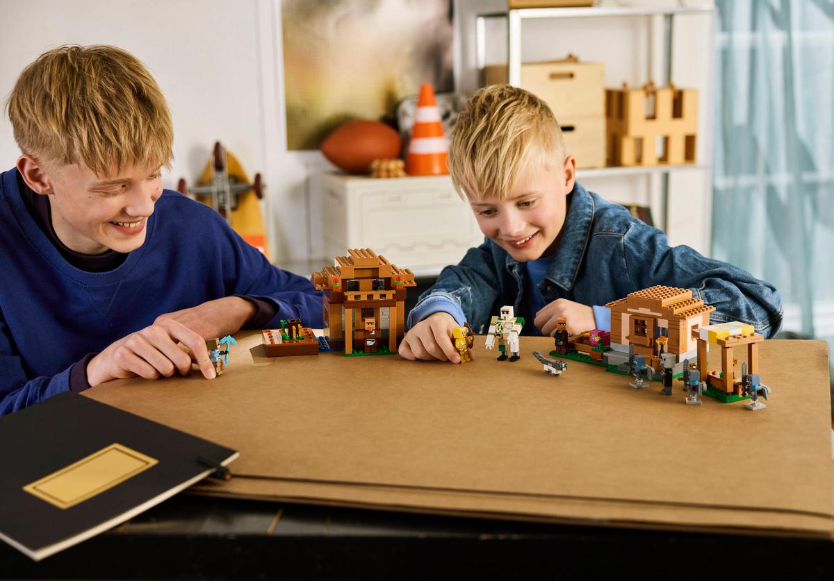 Lego 21596 Evoker Village Attack