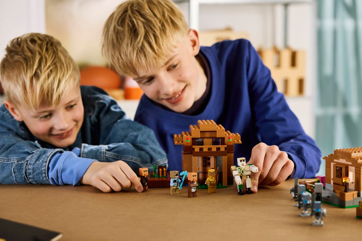 Lego 21596 Evoker Village Attack