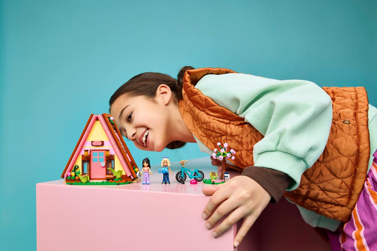 Lego 42682 Nature Glamping Cabin