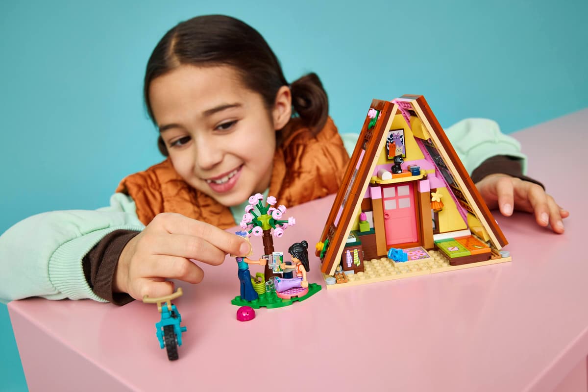 Lego 42682 Nature Glamping Cabin