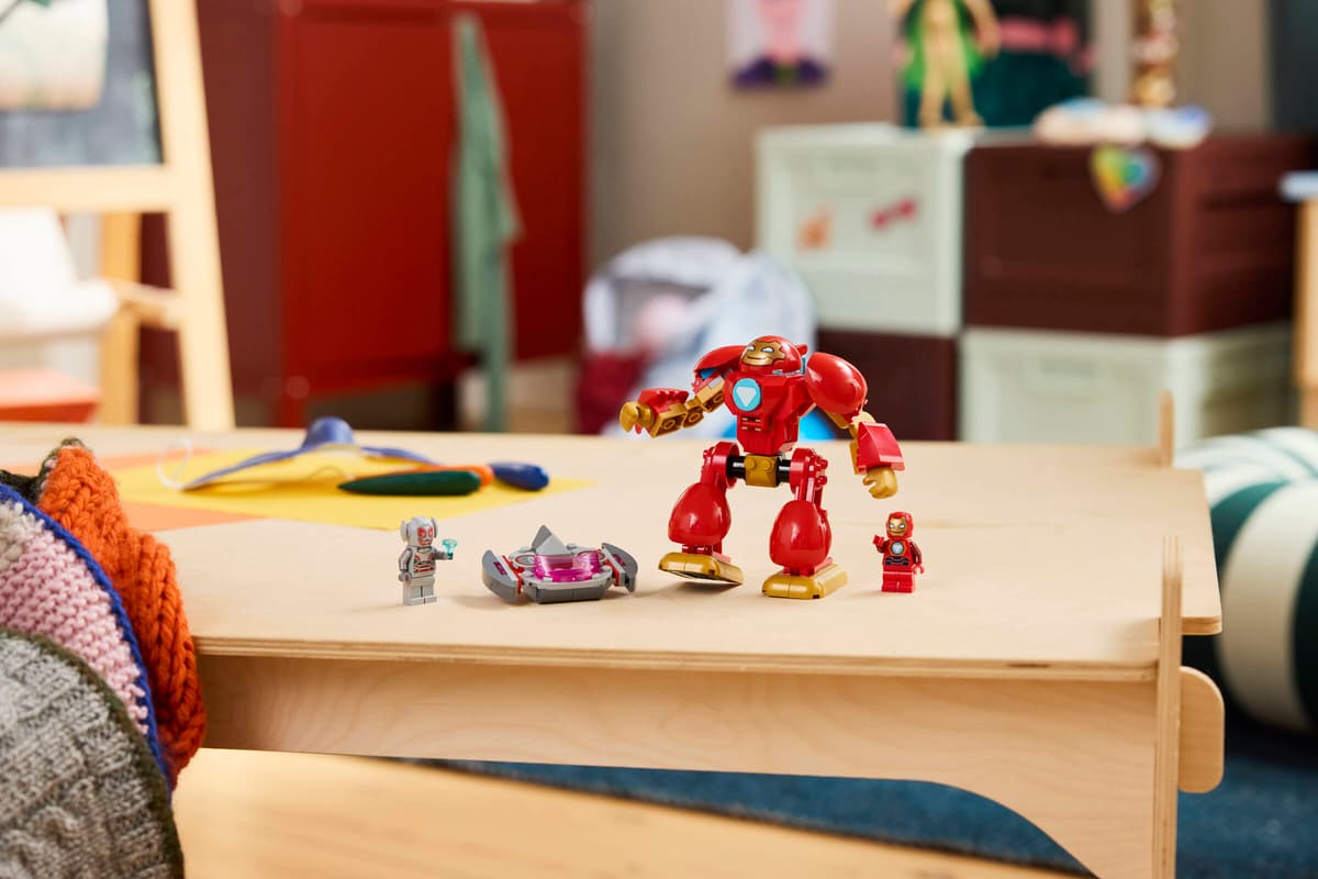 Lego 11209 Ultron vs. Iron Man