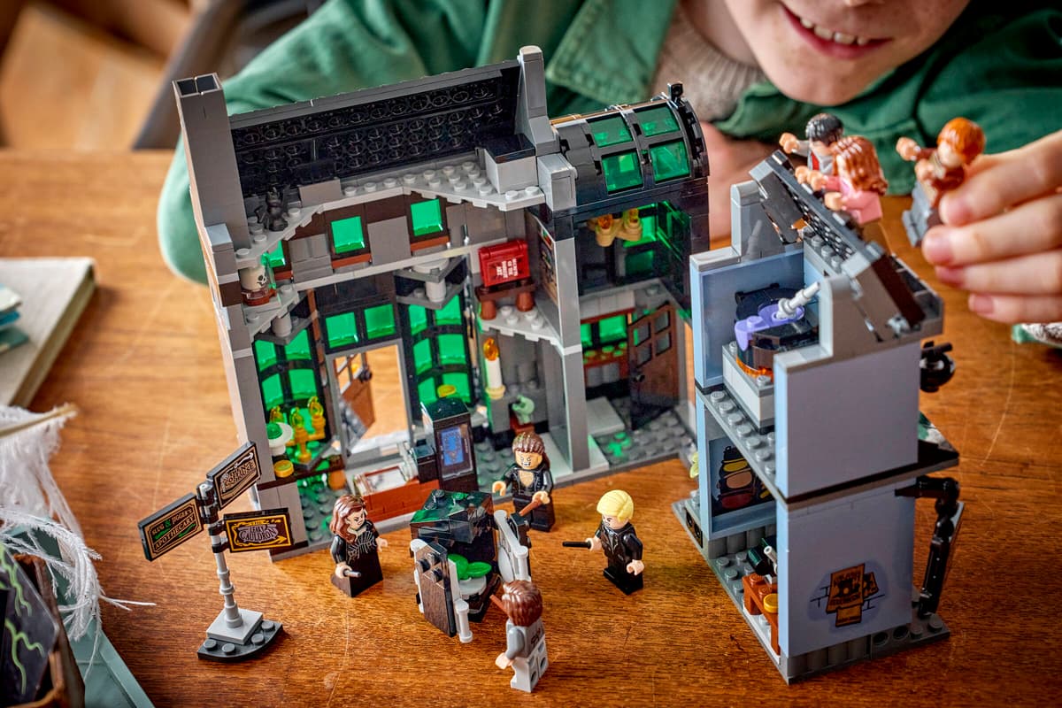 Lego 76471 Knockturn Alley Wizarding Shops