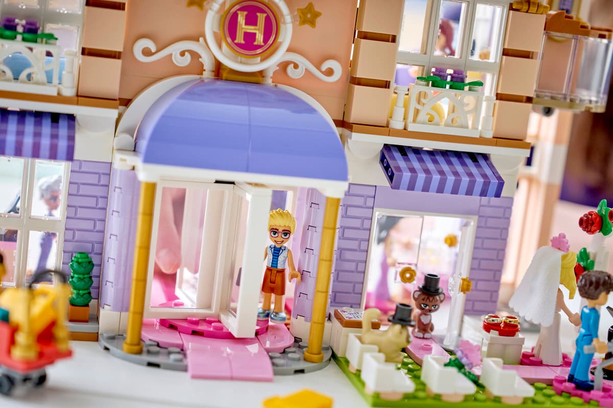 Lego 42704 Heartlake City Grand Hot