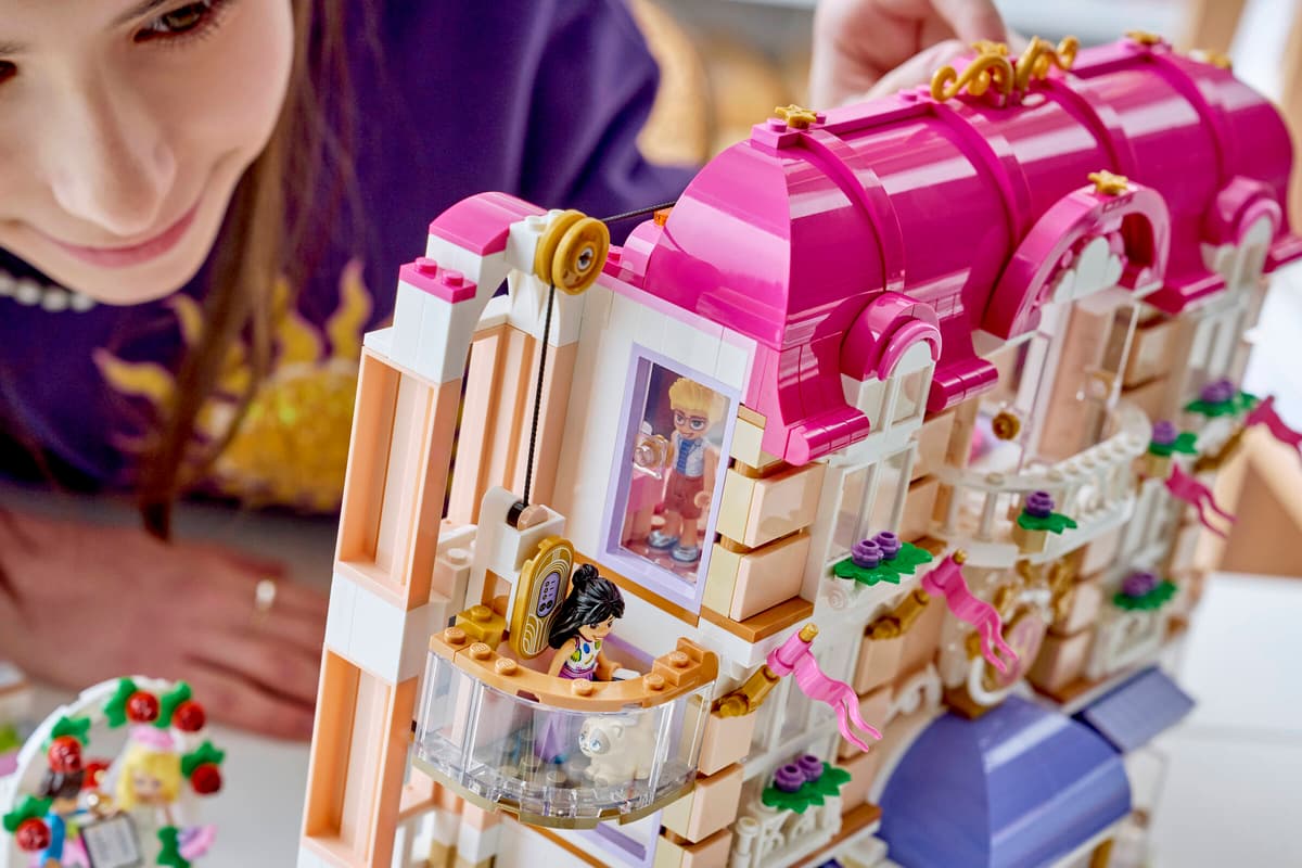 Lego 42704 Heartlake City Grand Hot