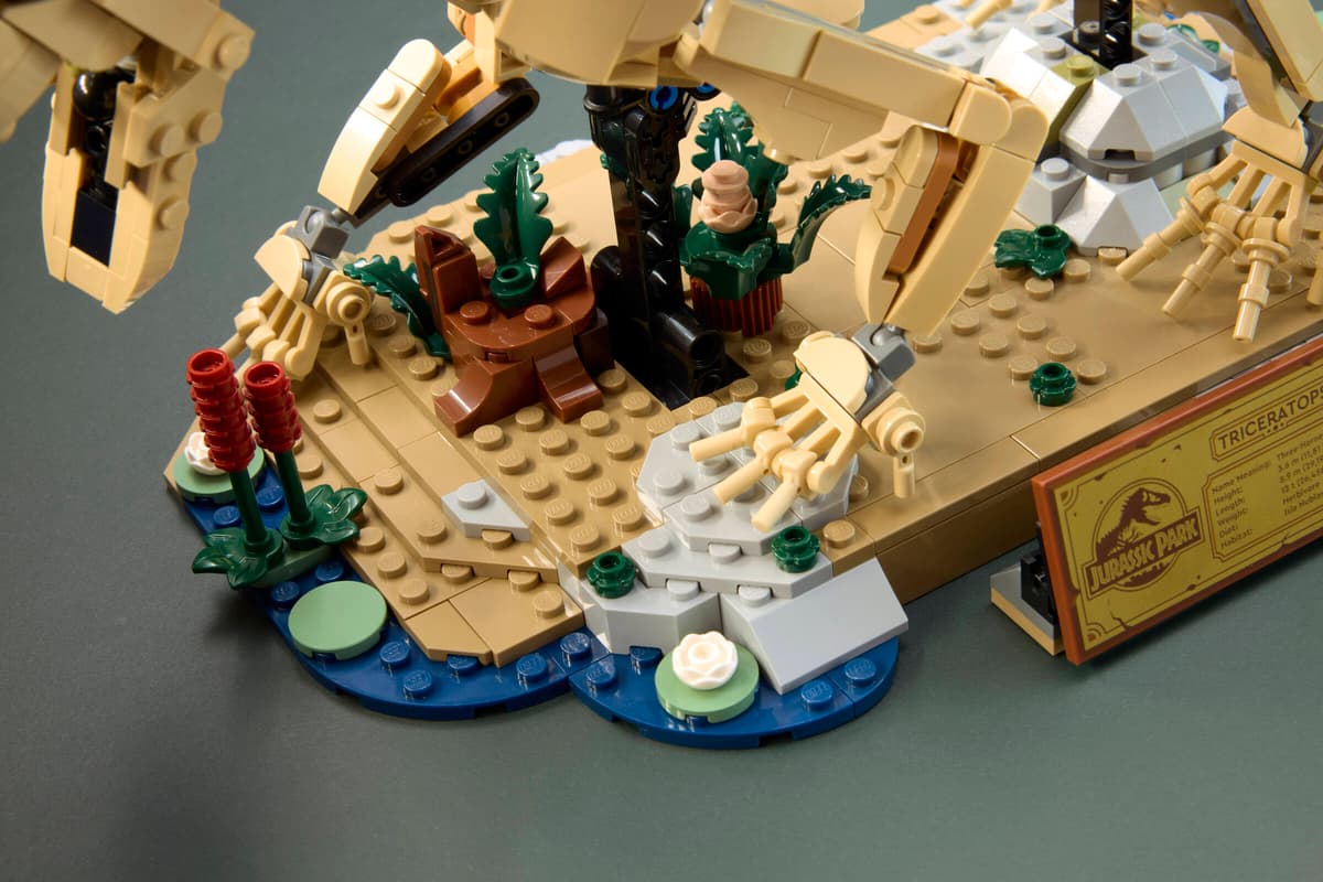 Lego 77985 Dinosaur Fossils Triceratops