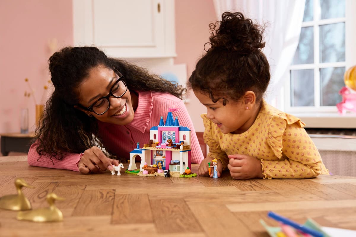 Lego 43283 Cinderella Animal Friends Castle