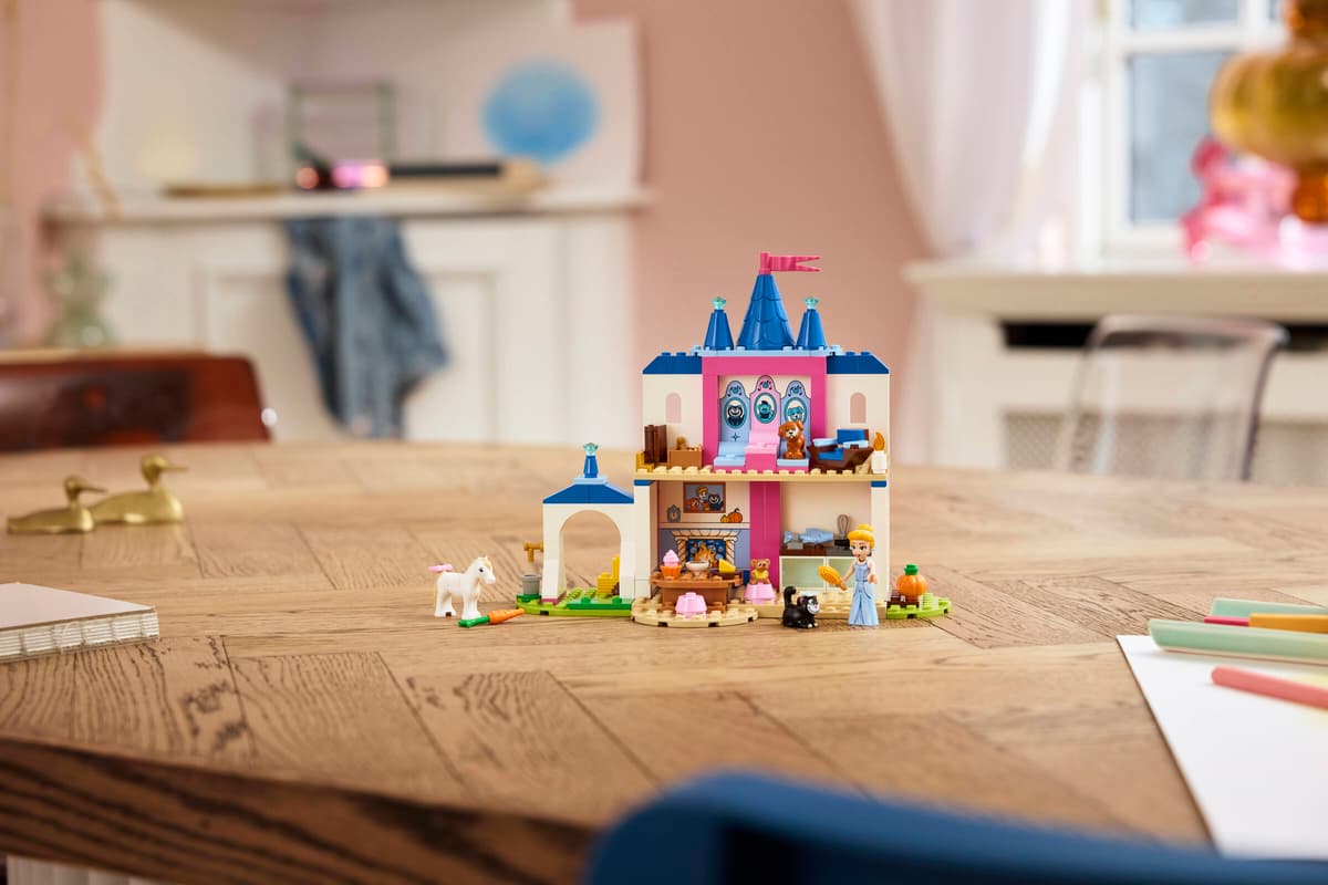 Lego 43283 Cinderella Animal Friends Castle