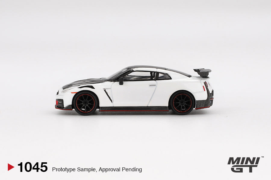 Mini GT Nissan GT-R Nismo 2024 Brilliant White Pearl 1:64 Scale