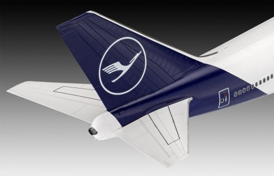 Boeing 747-8  Lufthansa 1:144 Scale Kit