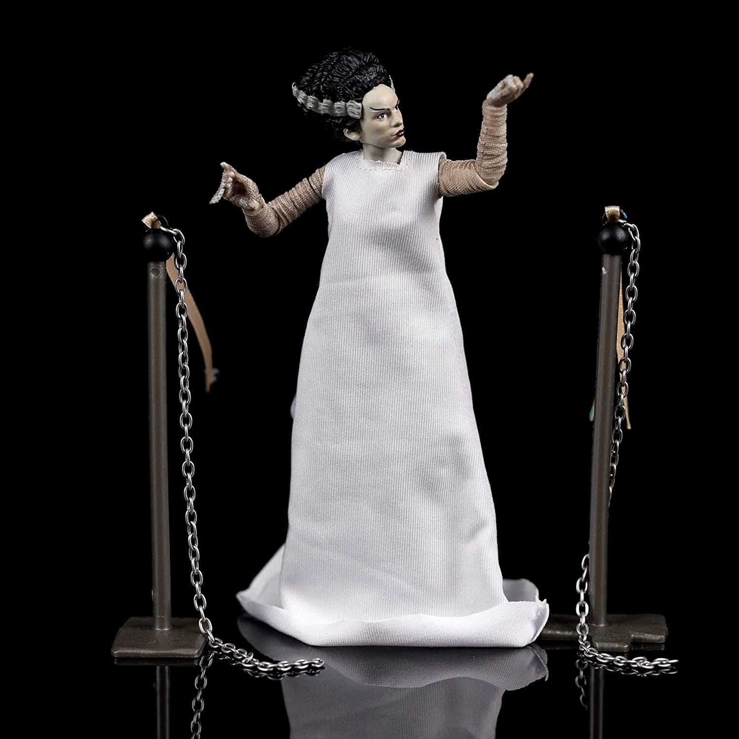 Universal Monsters Bride of Frankenstein 6" Figure