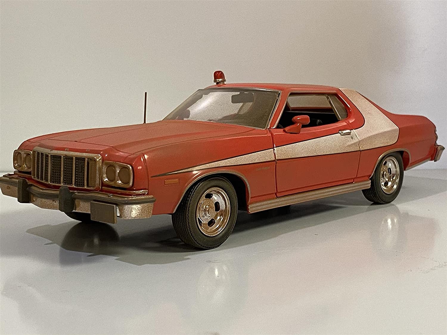 Starsky & Hutch 1976 Grand Torino - Weathered Look 1:24 Scale Die Cast Model