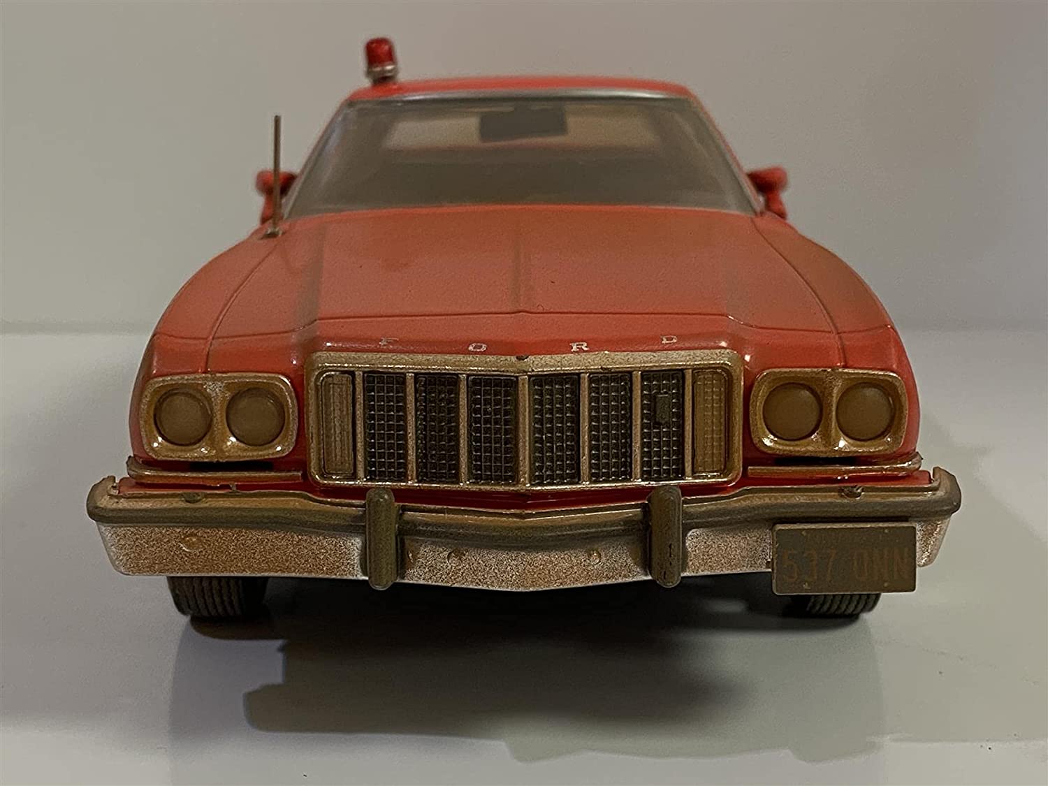 Starsky & Hutch 1976 Grand Torino - Weathered Look 1:24 Scale Die Cast Model