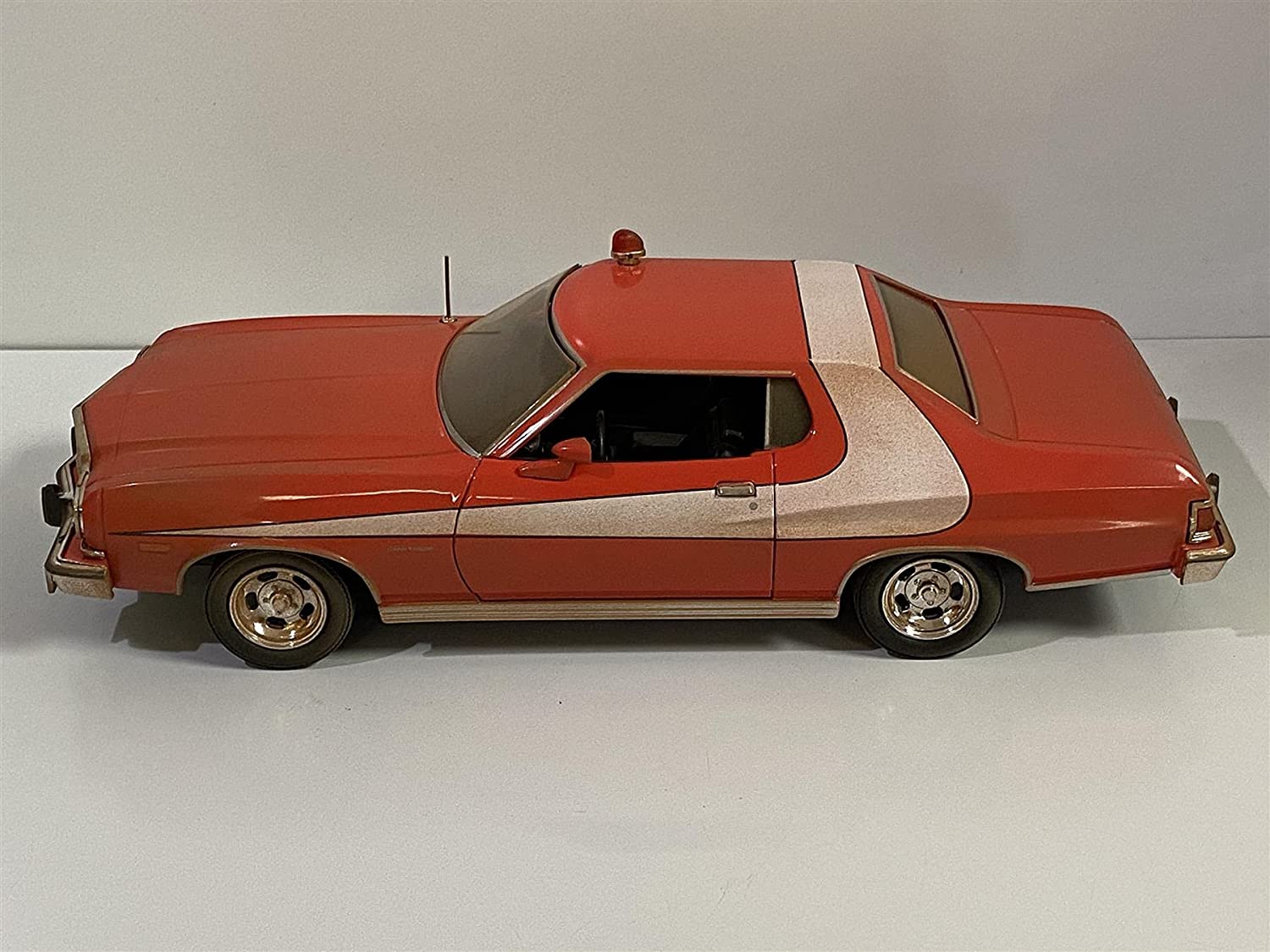 Starsky & Hutch 1976 Grand Torino - Weathered Look 1:24 Scale Die Cast Model