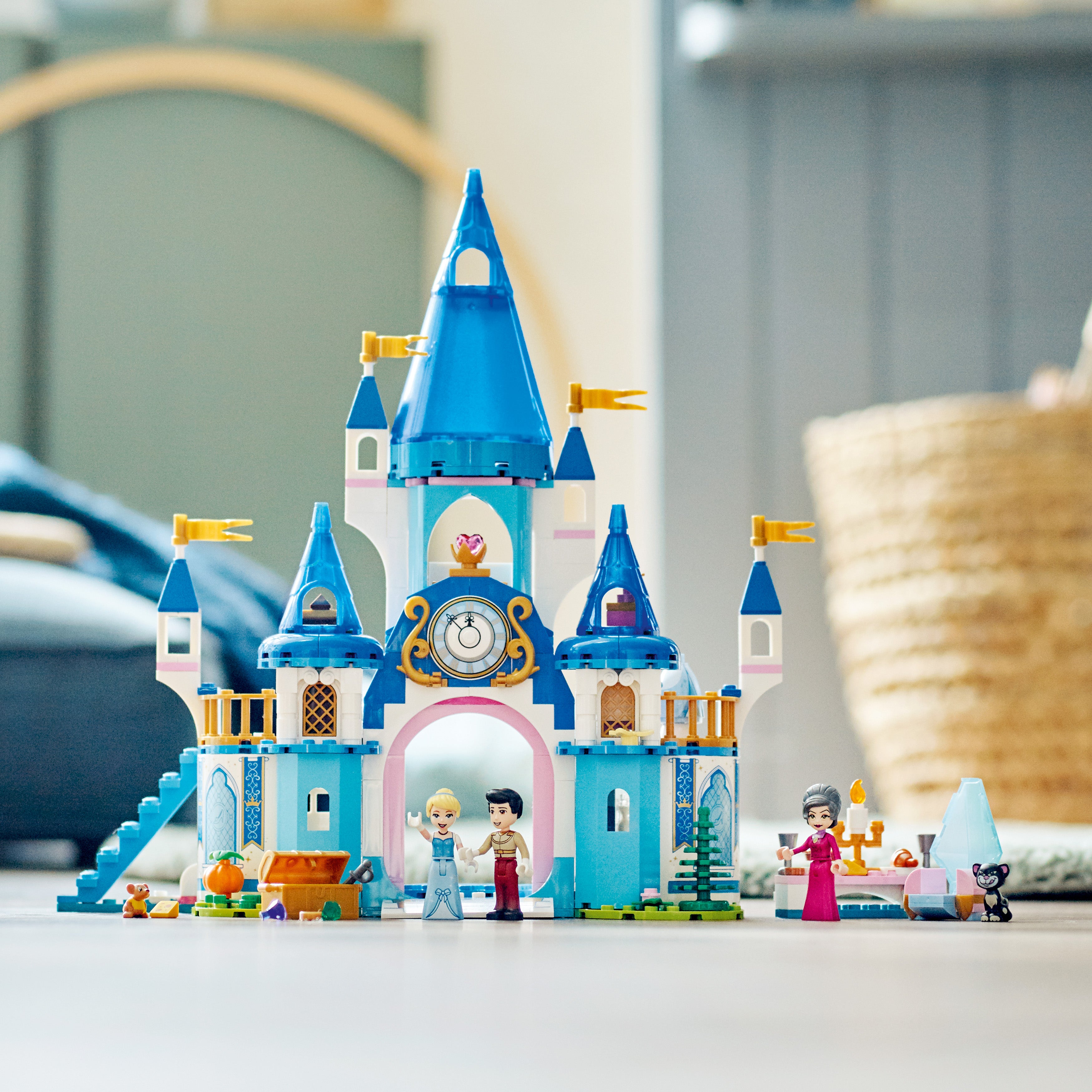 Lego 43206 Cinderella and Prince Charming Castle